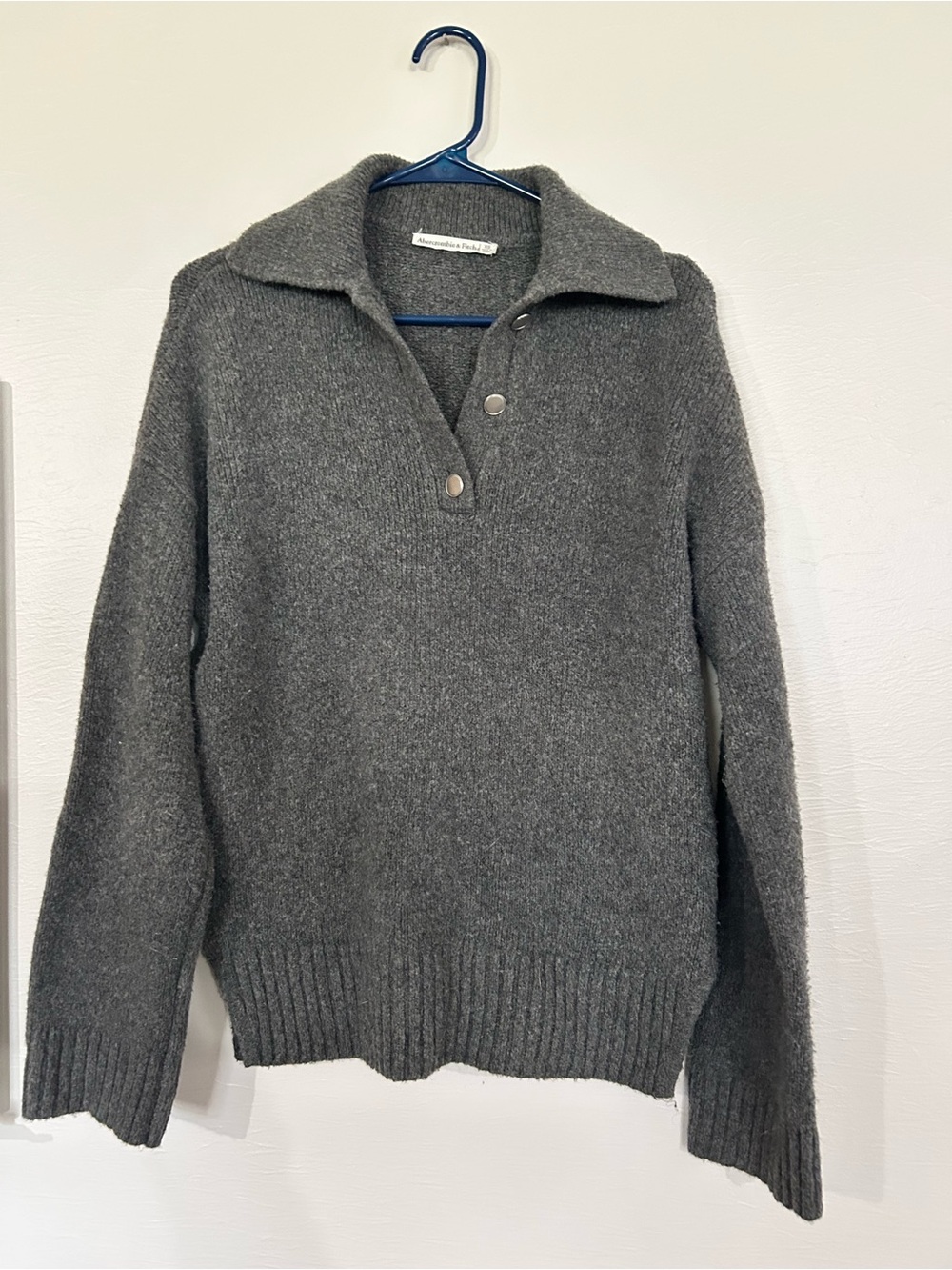 Cozy gray Abercrombie & Fitch hip length oversized collared sweater size xs